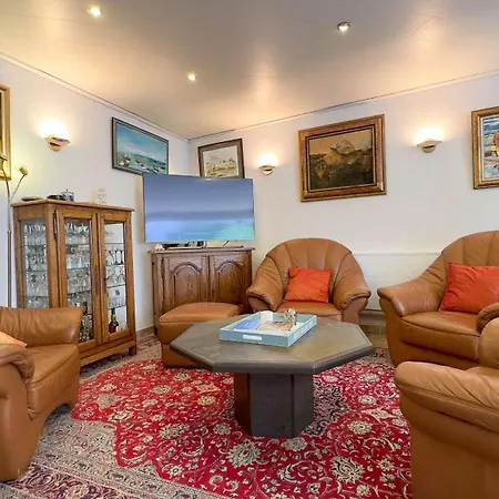 Charmante Location En 2 Parties Dans Le Village De * Loix